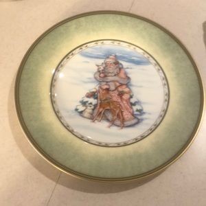 Fits and Floyd Classic Choices Winter Holiday Santa Portrait 9.25” Diameter